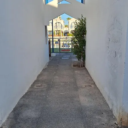 Poolfront Nyaraló *