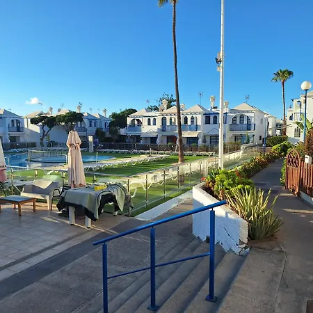 Poolfront * 普拉亚戴尔雷安格莱斯