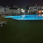 펜션 Poolfront